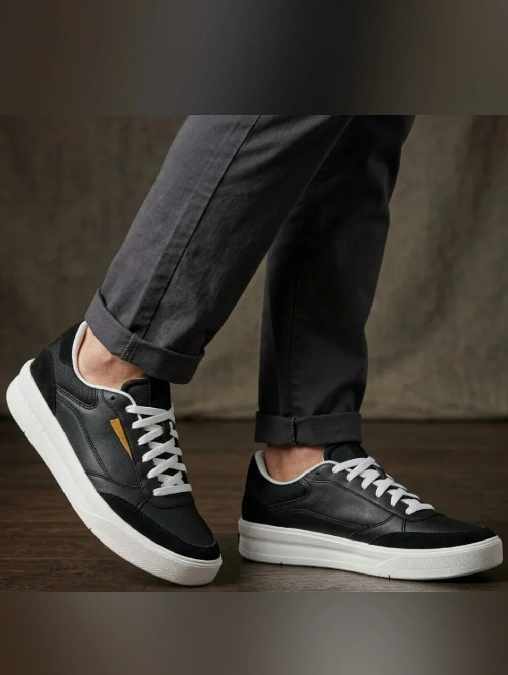NEW! Reef Men's Black Low-Top Leather Sneakers with White Sole Sz 11 - Picture 2 of 10